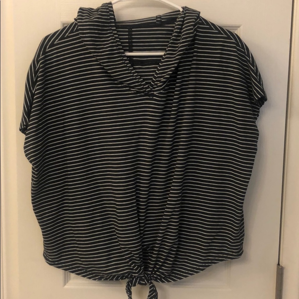 lululemon crop hooded tee.